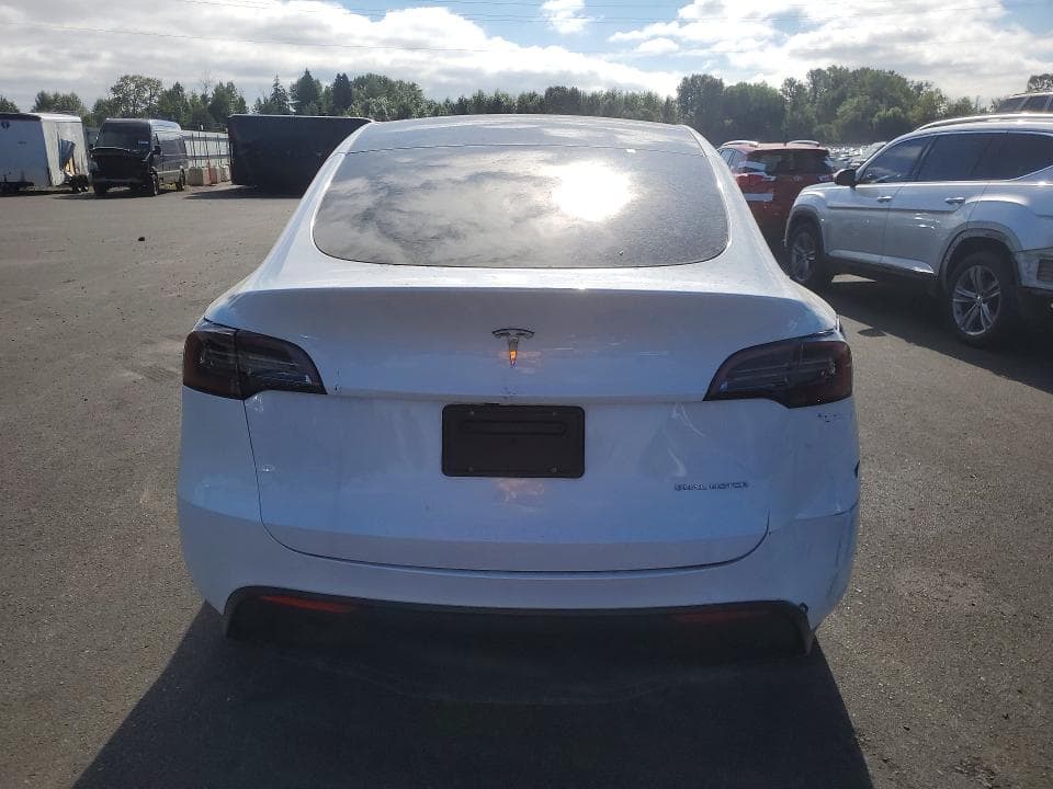 2024 TESLA MODEL Y 6