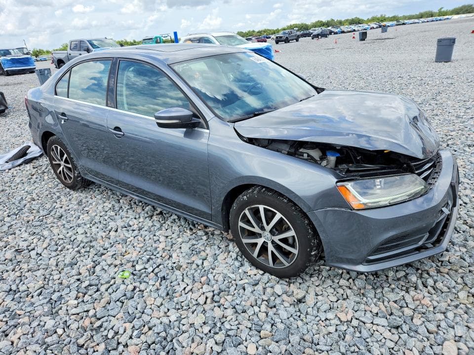 2018 VOLKSWAGEN JETTA SE 4