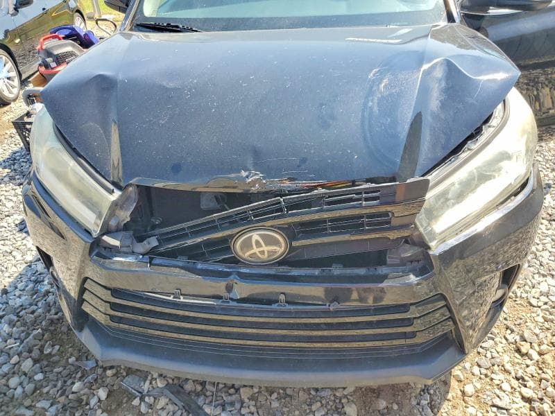 2018 TOYOTA HIGHLANDER SE 12