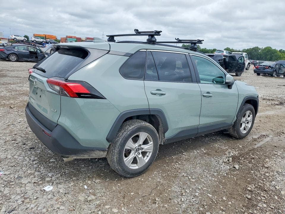 2019 TOYOTA RAV4 XLE 3