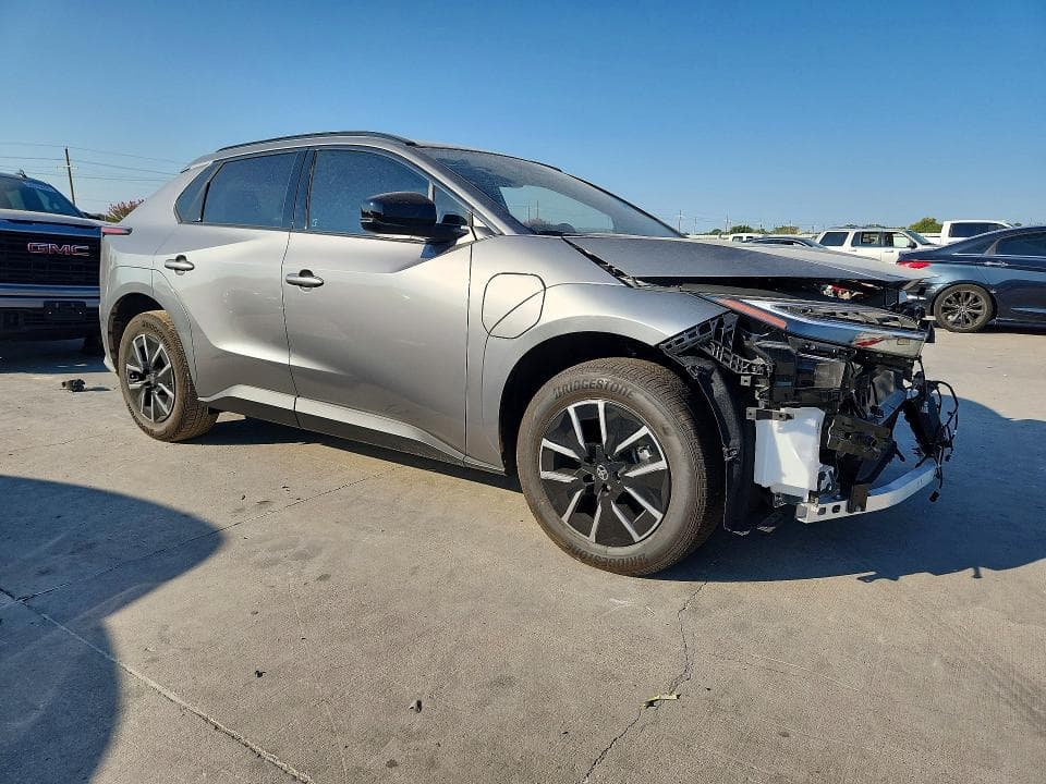 2026 TOYOTA BZ XLE 4