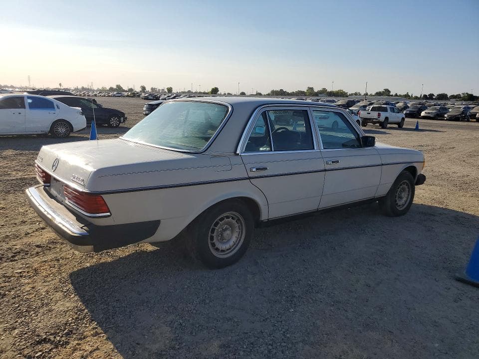 1980 MERCEDES-BENZ 300D 3