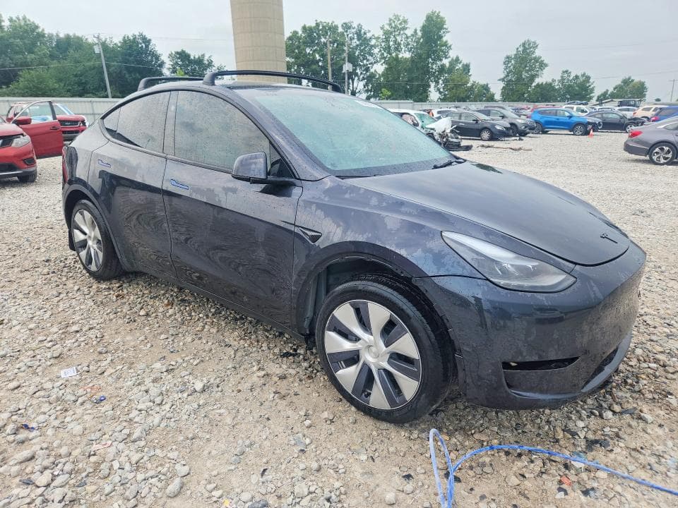 2024 TESLA MODEL Y 4