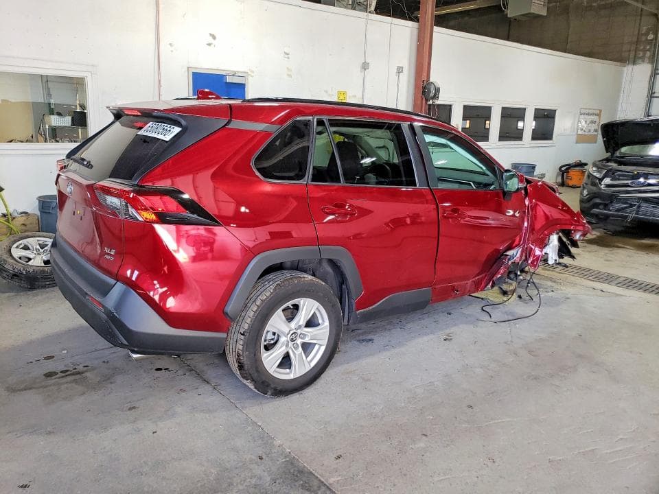 2019 TOYOTA RAV4 XLE 3