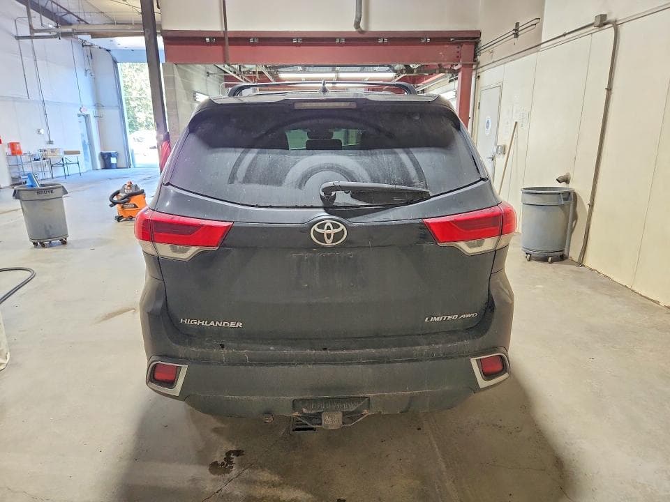 2017 TOYOTA HIGHLANDER LIMITED 6