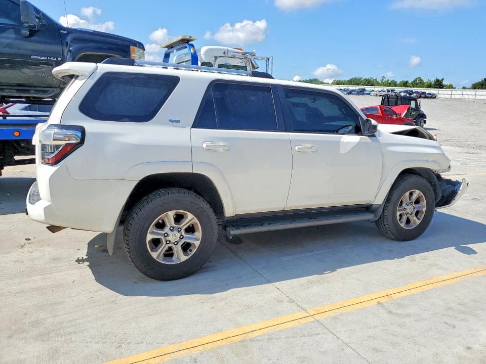 2019 TOYOTA 4RUNNER SR5 3