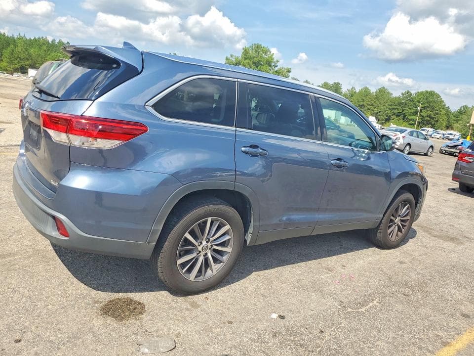 2019 TOYOTA HIGHLANDER XLE 3