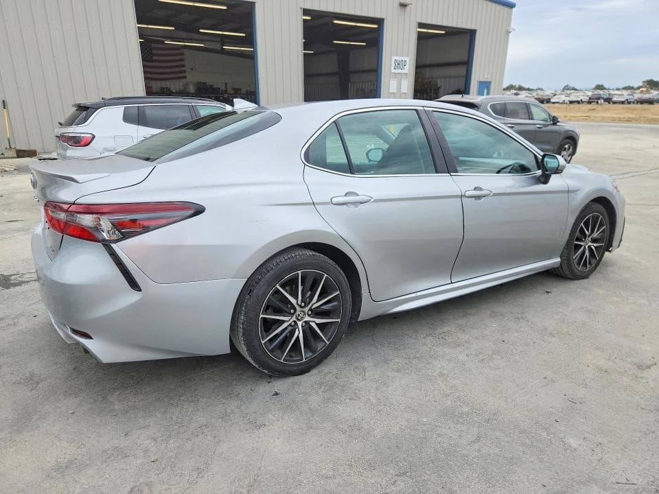 2022 TOYOTA CAMRY SE 3
