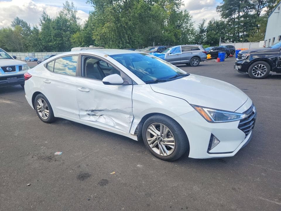 2019 HYUNDAI ELANTRA SEL 4