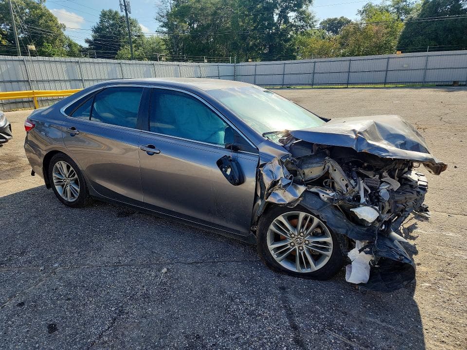 2017 TOYOTA CAMRY SE 4