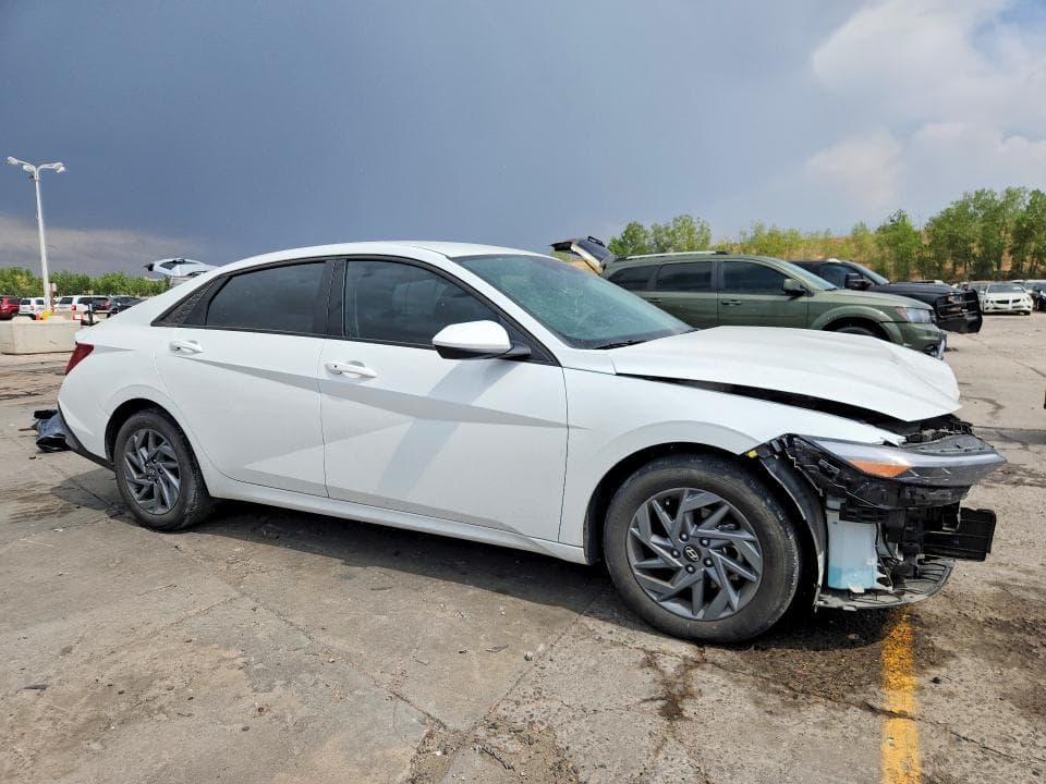 2024 HYUNDAI ELANTRA SEL 4