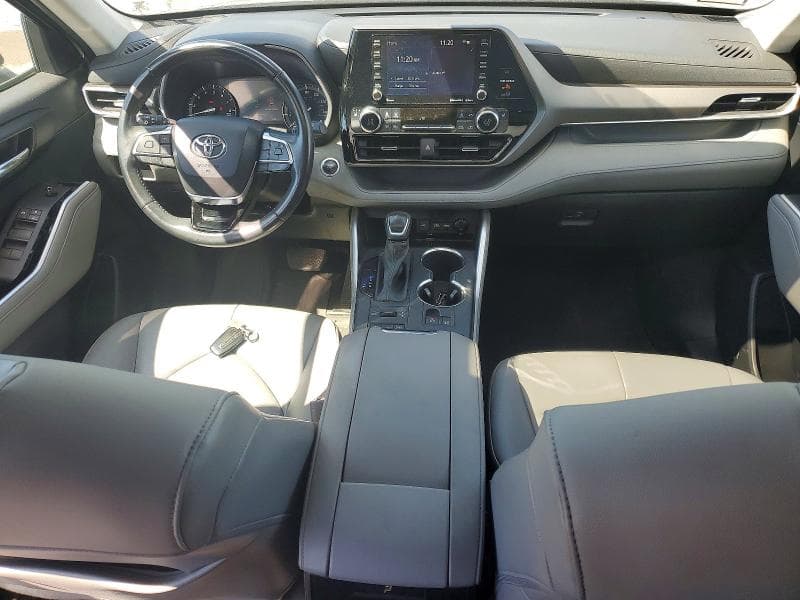 2020 TOYOTA HIGHLANDER XLE 8