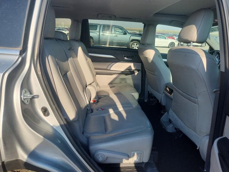 2017 TOYOTA HIGHLANDER XLE 11