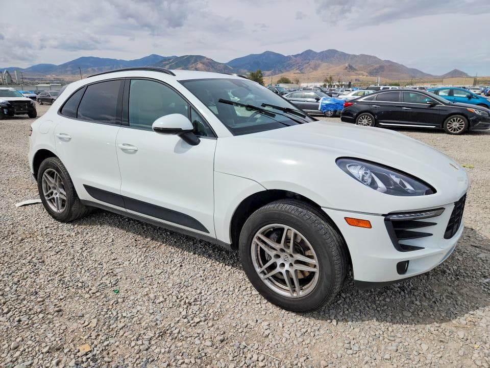 2017 PORSCHE MACAN 4