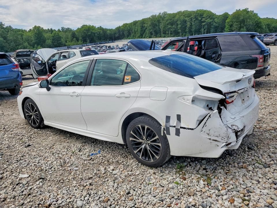 2019 TOYOTA CAMRY SE 2