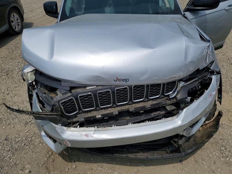2023 JEEP GRAND CHEROKEE LAREDO 12