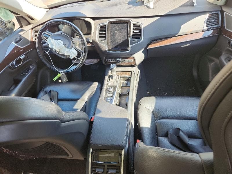 2019 VOLVO XC90 T6 MOMENTUM 8