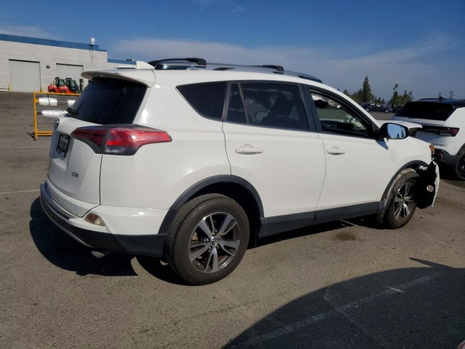 2018 TOYOTA RAV4 XLE 3