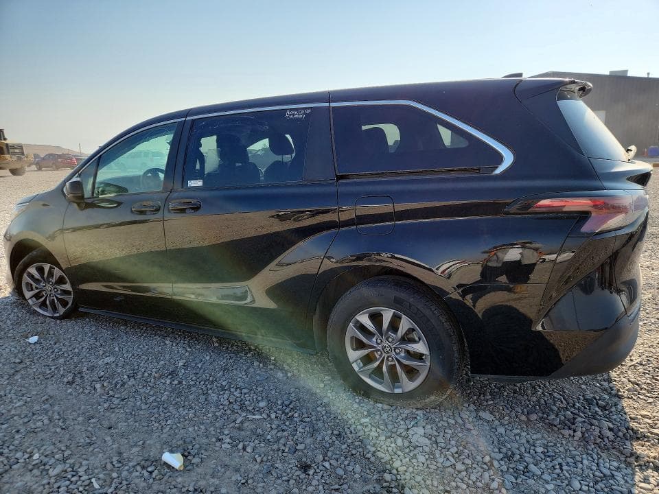 2023 TOYOTA SIENNA LE 2