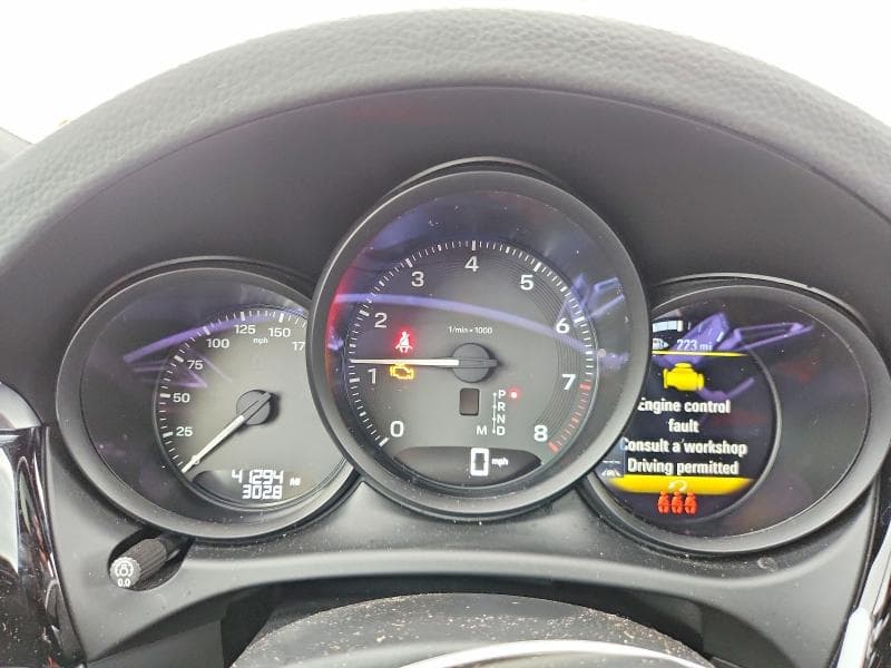 2023 PORSCHE MACAN BASE 9