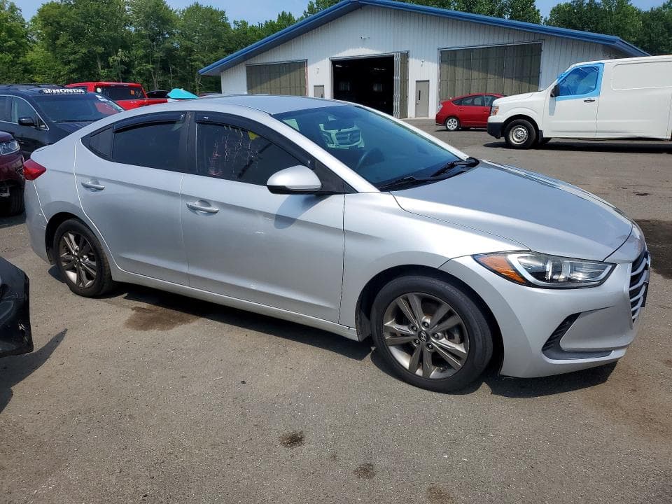 2018 HYUNDAI ELANTRA SEL 4