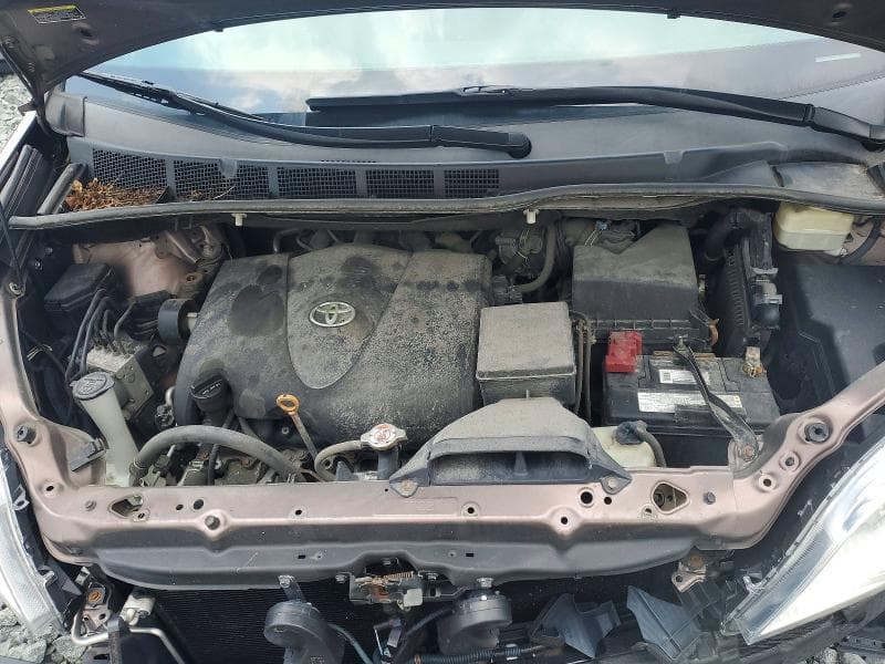 2018 TOYOTA SIENNA LE 12