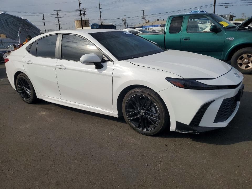 2025 TOYOTA CAMRY SE 4