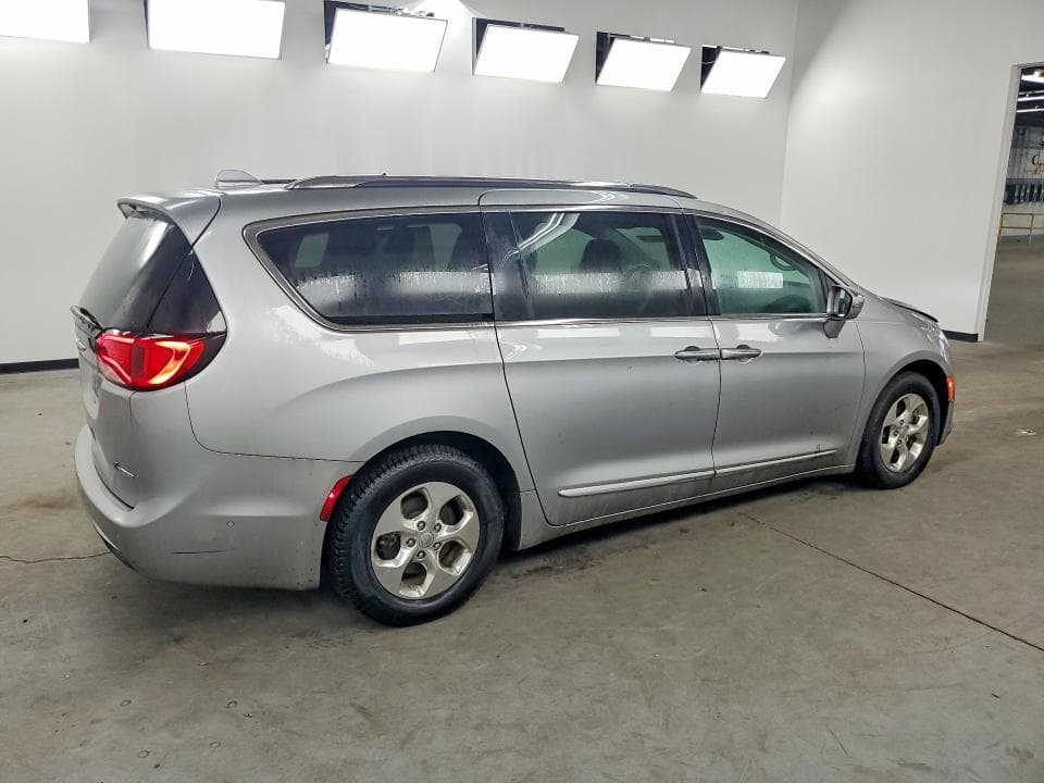 2018 CHRYSLER PACIFICA HYBRID LIMITED 3