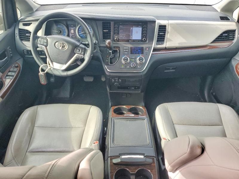 2018 TOYOTA SIENNA LIMITED PREMIUM 7-PASSENGER 8