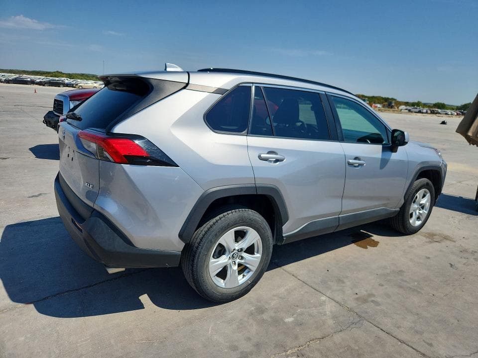 2020 TOYOTA RAV4 XLE 3