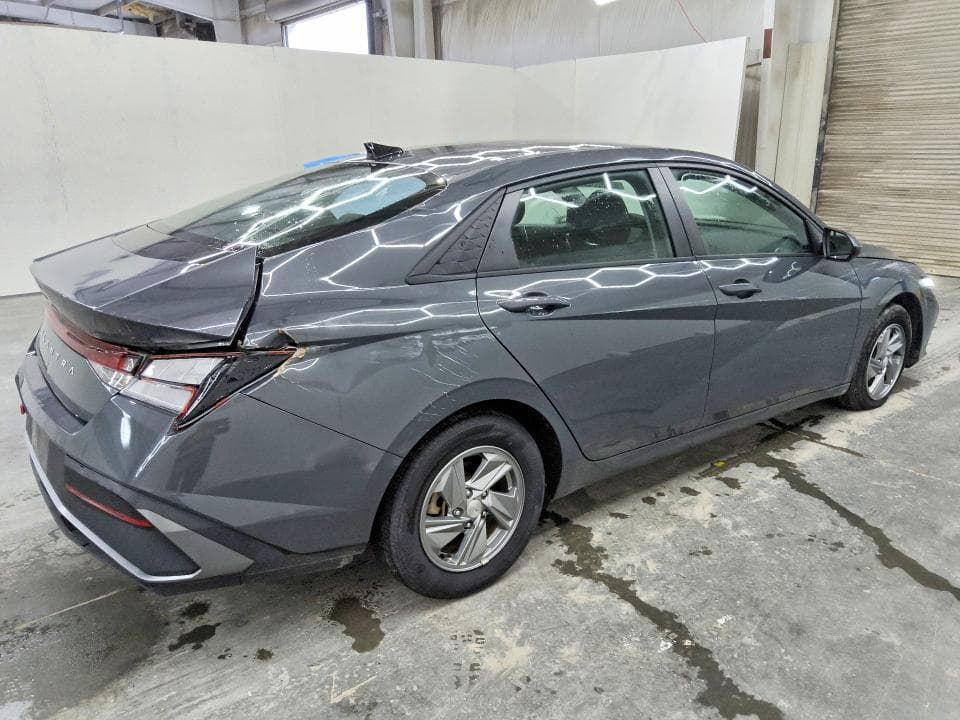 2024 HYUNDAI ELANTRA SE 3