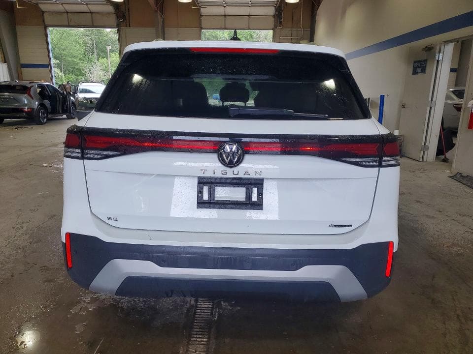 2026 VOLKSWAGEN TIGUAN SE 6