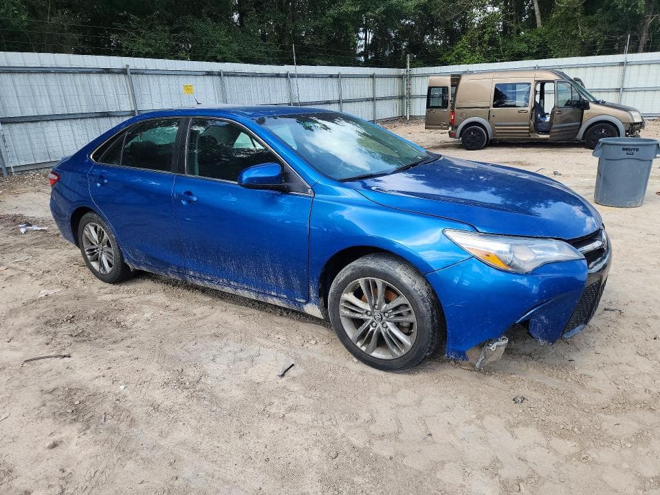 2017 TOYOTA CAMRY SE 4