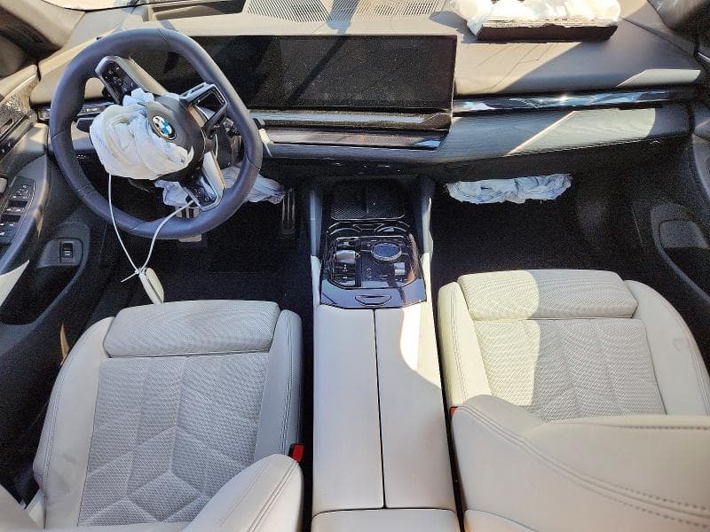 2024 BMW 540 XI 8