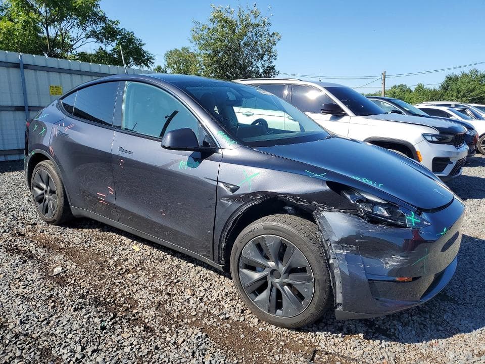 2024 TESLA MODEL Y 4