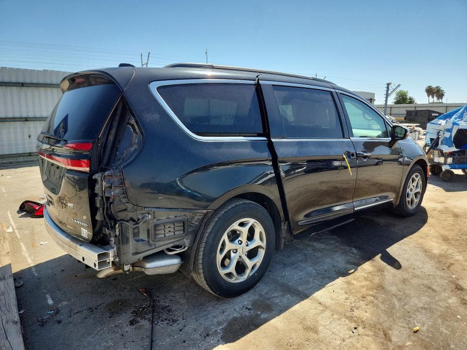 2022 CHRYSLER PACIFICA LIMITED 3