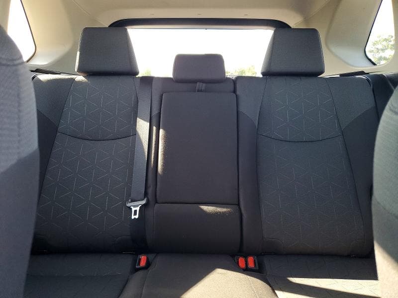 2020 TOYOTA RAV4 XLE 10