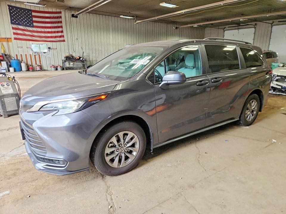 2025 TOYOTA SIENNA LE - 1