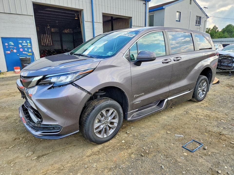 2021 TOYOTA SIENNA LE - 1