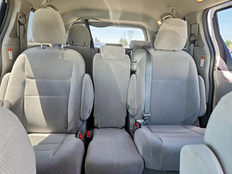 2018 TOYOTA SIENNA LE 10