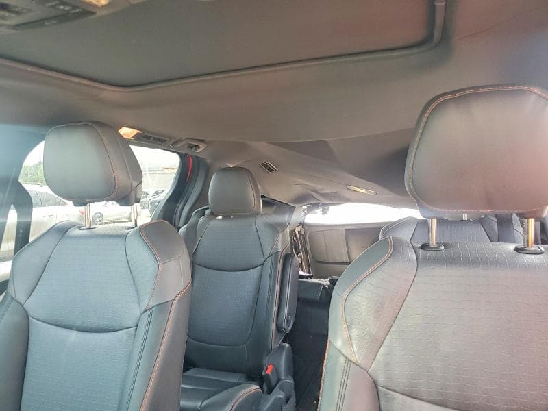 2022 TOYOTA SIENNA XSE 10