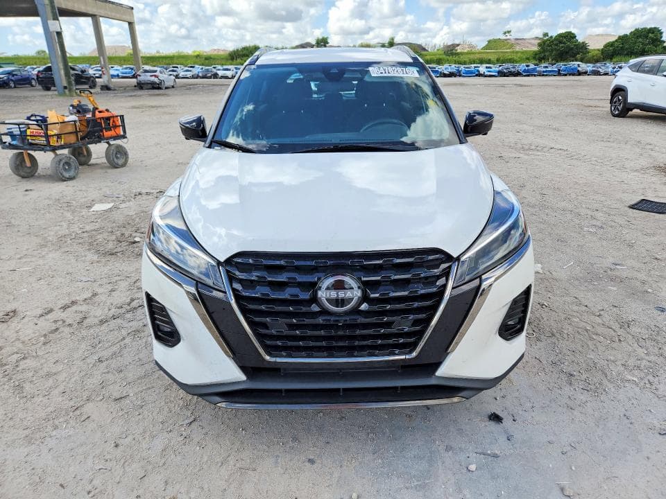 2022 NISSAN KICKS SR 5