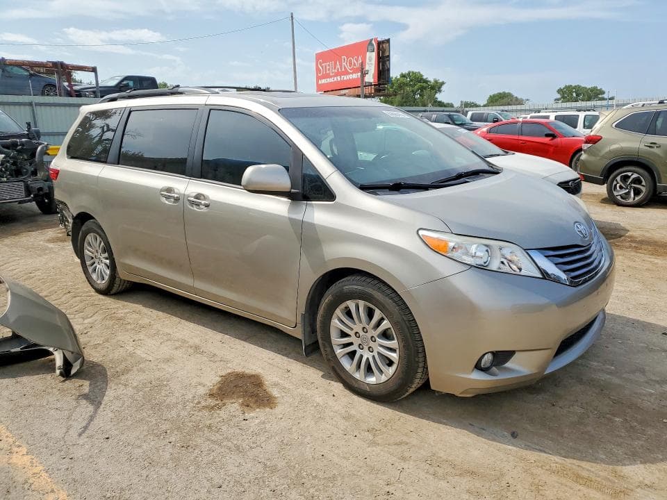 2017 TOYOTA SIENNA XLE 8-PASSENGER 4