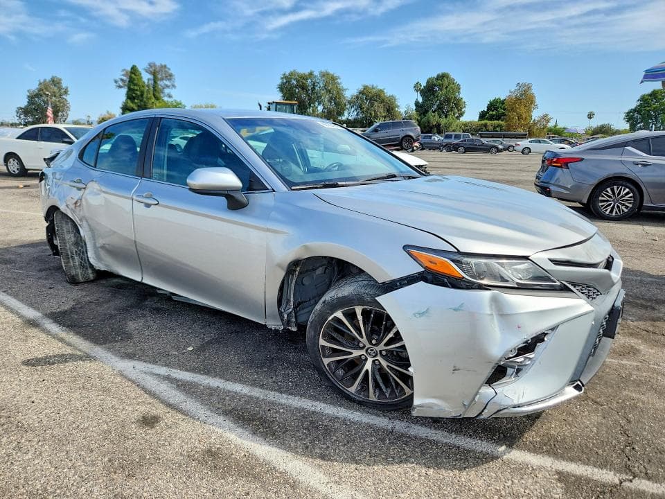 2018 TOYOTA CAMRY SE 4