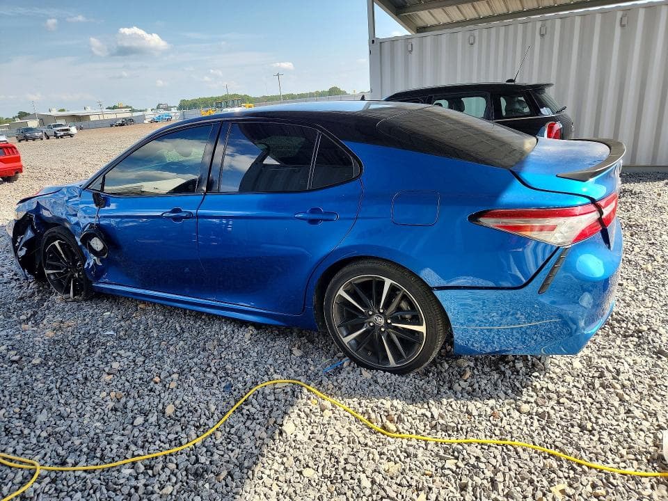 2018 TOYOTA CAMRY XSE 2