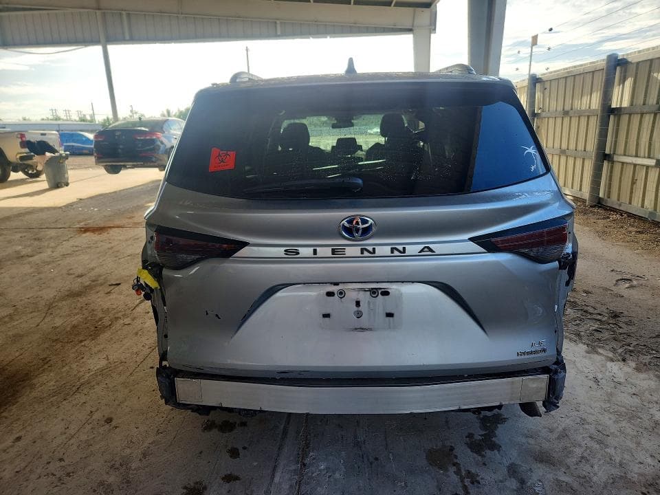 2024 TOYOTA SIENNA LE 6