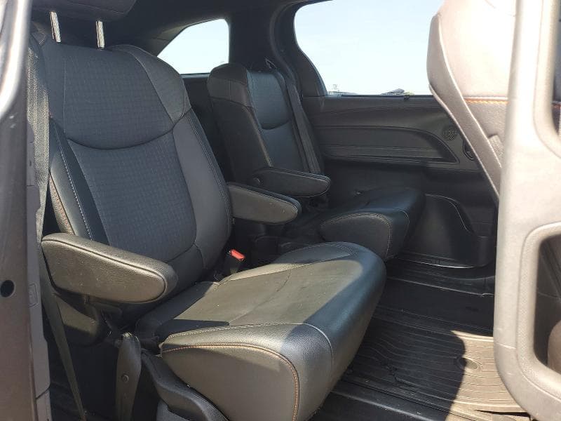 2021 TOYOTA SIENNA XSE 11