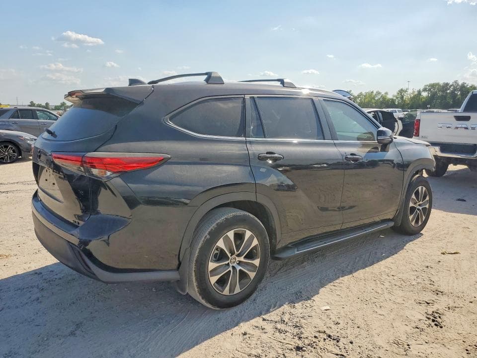 2023 TOYOTA HIGHLANDER XLE 3