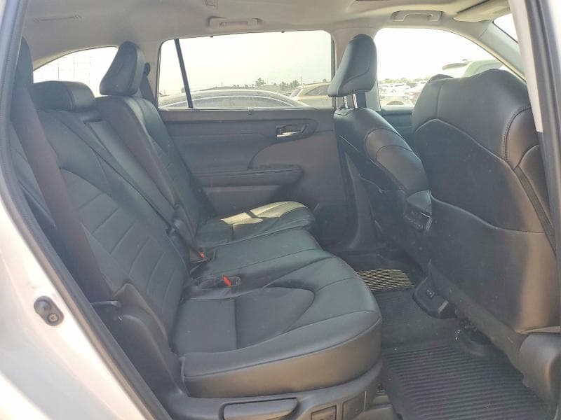 2022 TOYOTA HIGHLANDER XLE 11