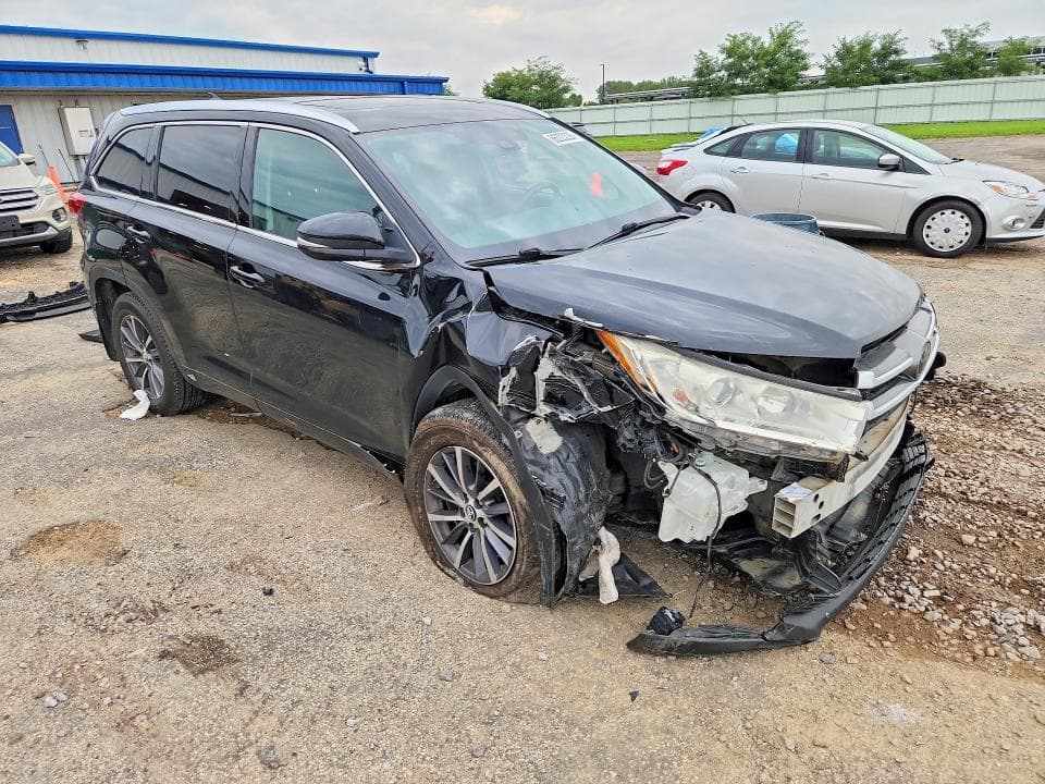 2017 TOYOTA HIGHLANDER XLE 4